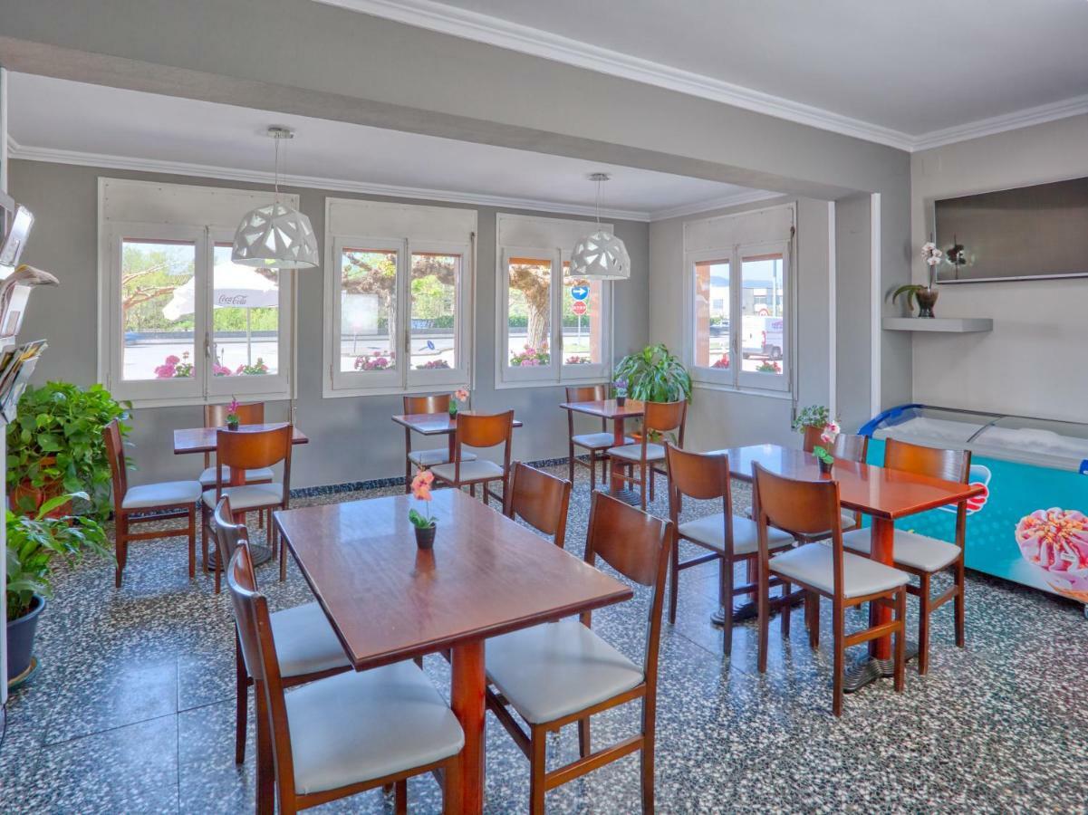 Hostal Mas Ferrer Cornellá de Terri Kültér fotó