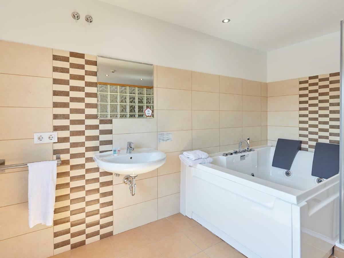 Hostal Mas Ferrer Cornellá de Terri Kültér fotó